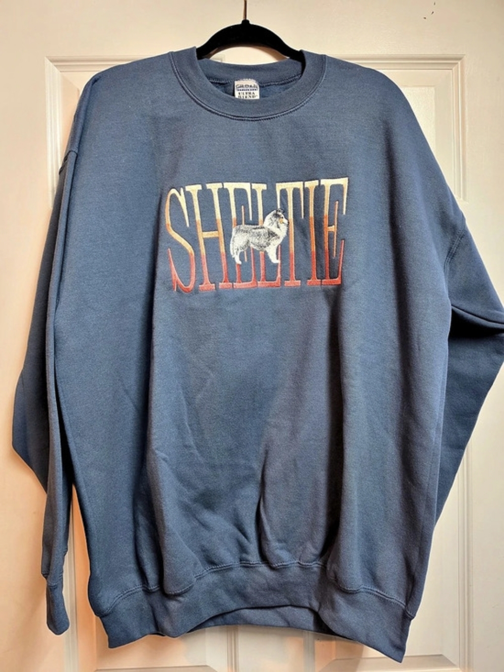 Gildan Graphic Sweatshirt in Blue Size XL Like New